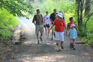 families_hike_web